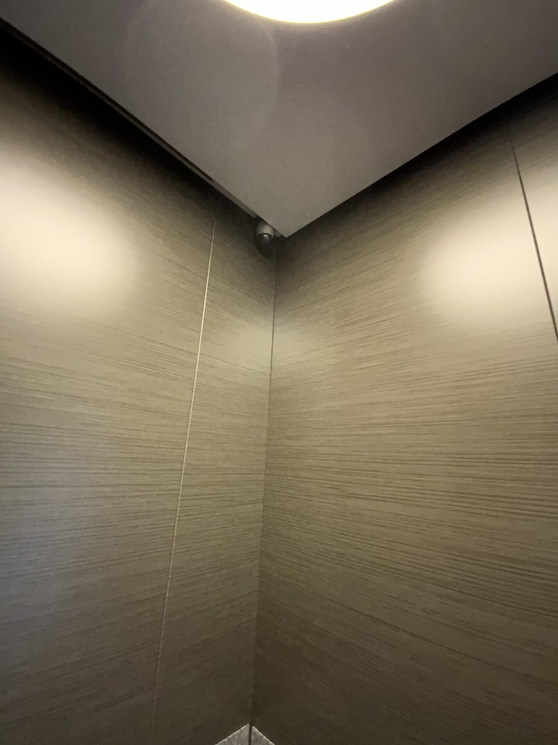 エレベーター内部防犯カメラ設置